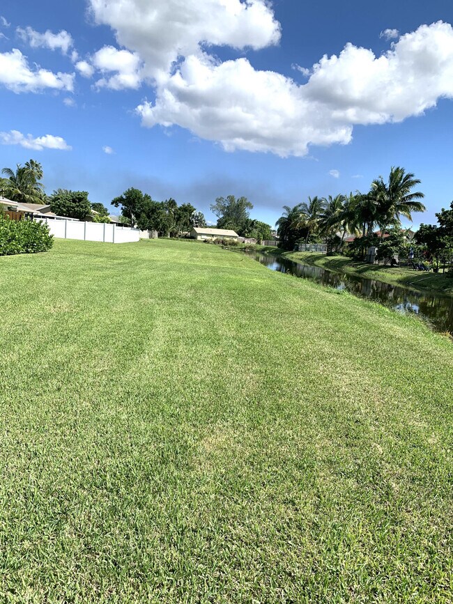 Foto del edificio - 9872 Liberty Ct