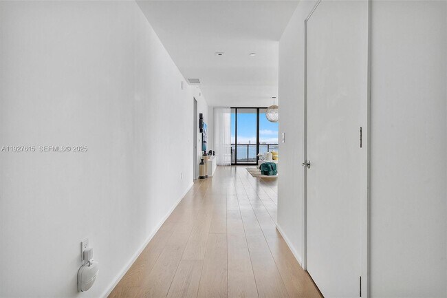 Foto del edificio - 788 NE 23rd St