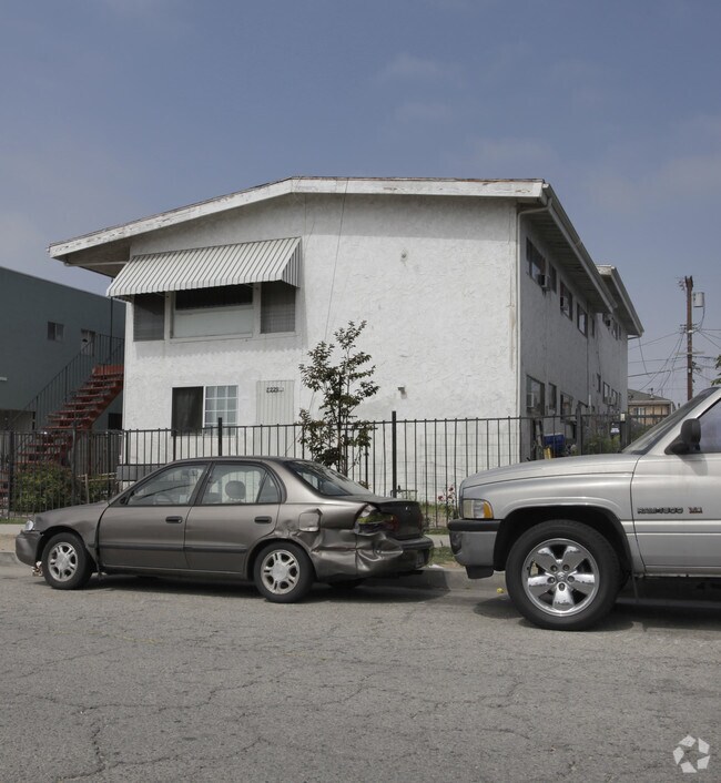 Building Photo - 7229 Bakman Ave