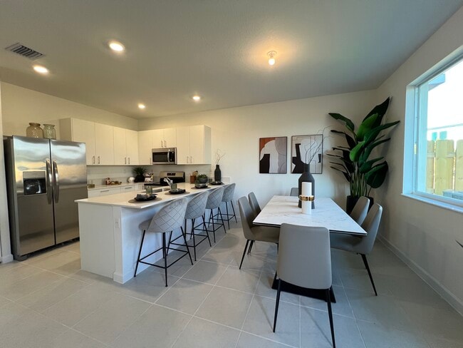 Foto del edificio - 651 SE 14th Ct