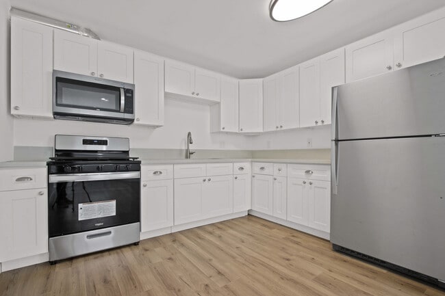 Kitchen - 649 W 92nd St