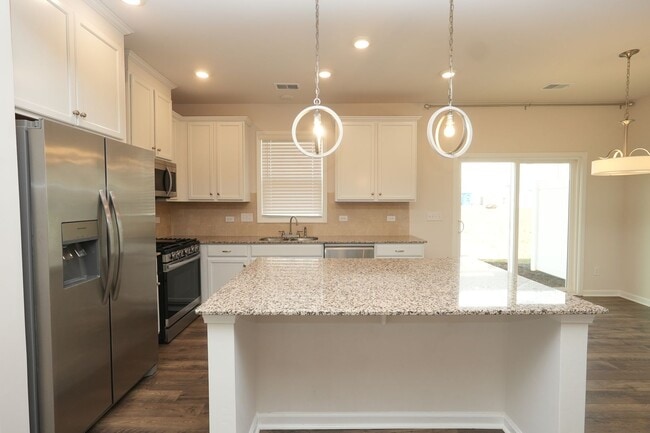 Foto del edificio - 3BR/2.5BA SFR with 1-car garage near Publix. Pets Allowed