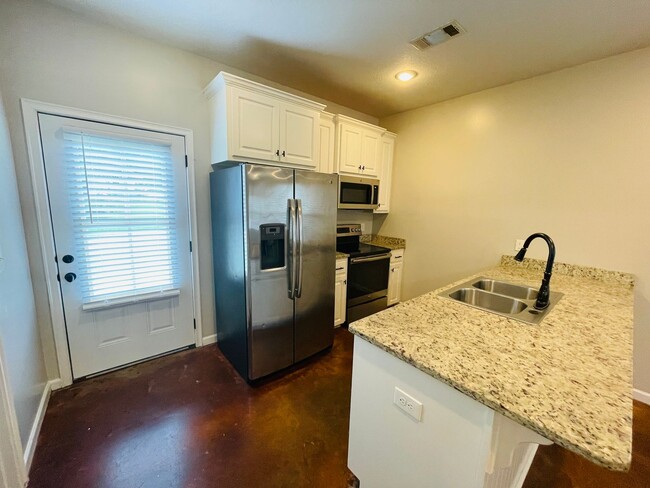 Building Photo - 2BD/2BA FOR RENT