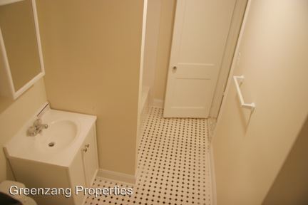 Building Photo - 4845 Pine St