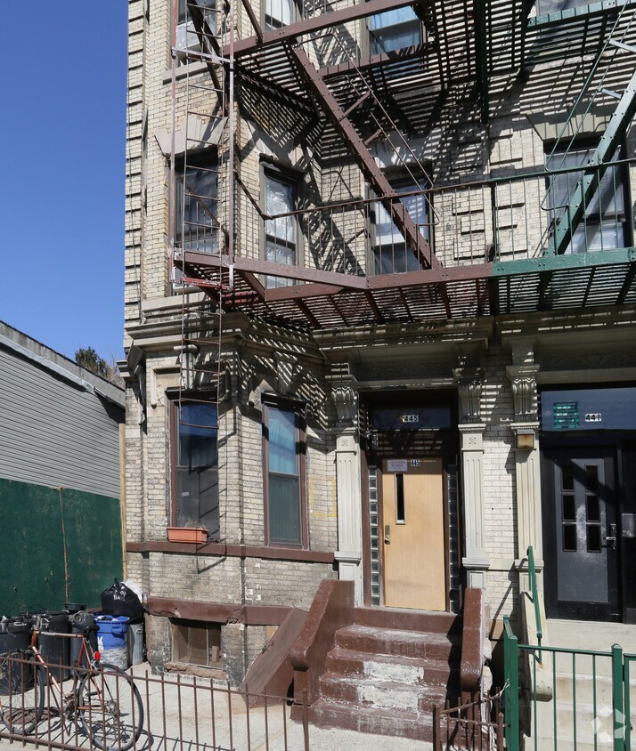 Foto del edificio - 445 Bainbridge St