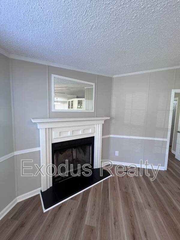 Building Photo - 771 Deer View