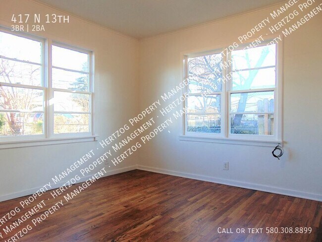 Building Photo - Newly Remodeled 3 Bed, 1.5 Bath Home in Qu...