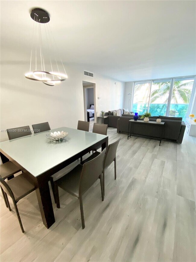 Building Photo - 4001 S Ocean Dr