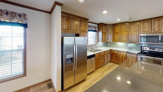 Building Photo - 140 American Ave