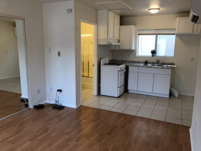 Building Photo - 638 Salem St