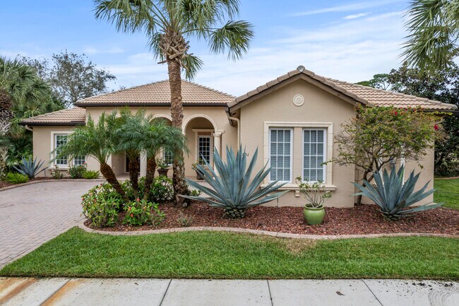 Building Photo - 801 SW Classico Ct
