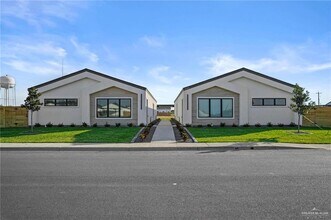 Building Photo - 20 Mockingbird Rd