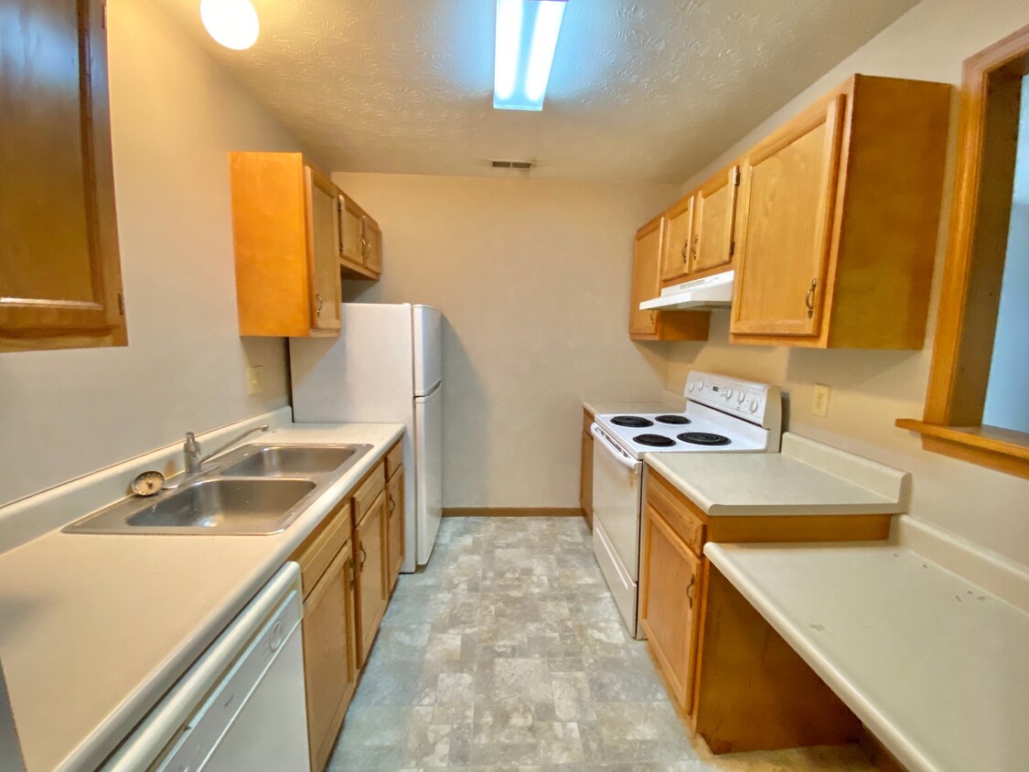 Primary Photo - 402 N Owens Dr