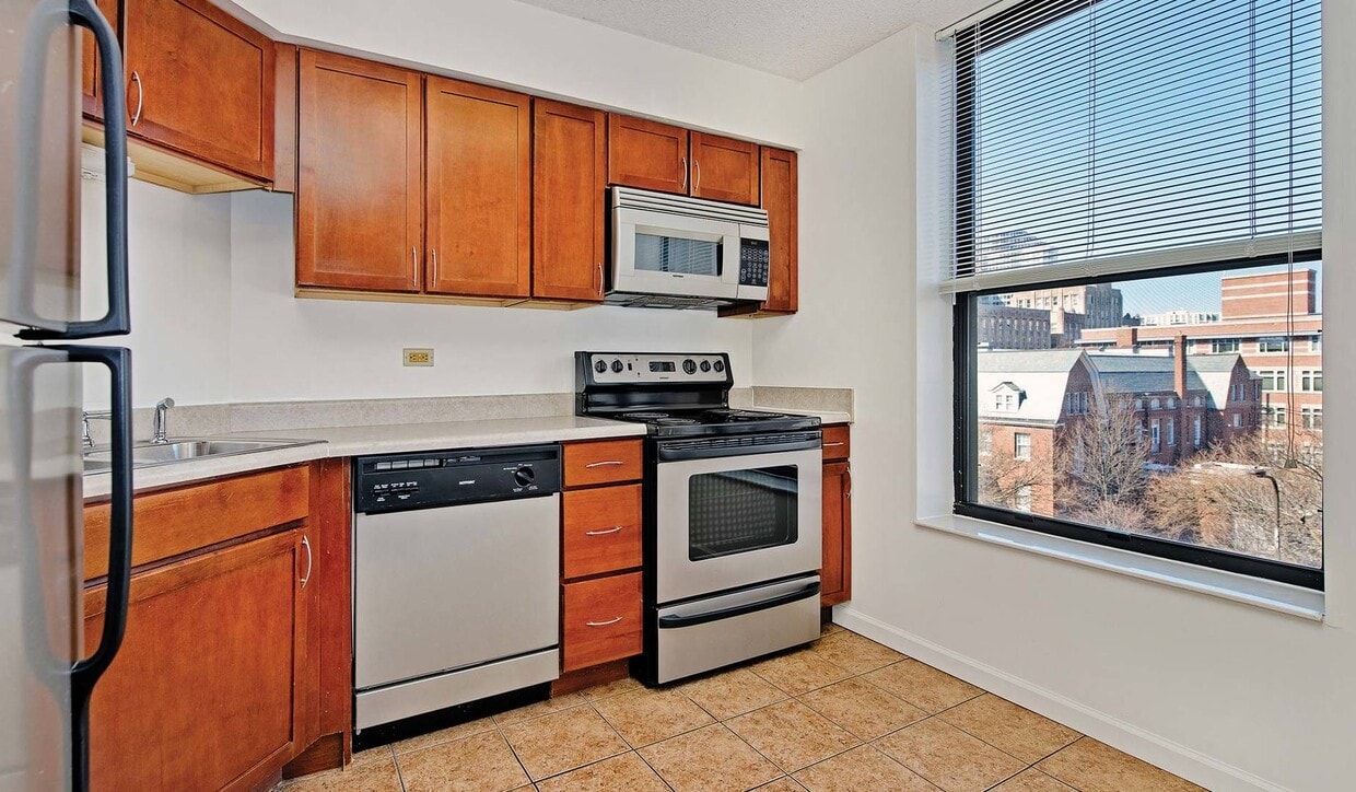 Primary Photo - 1715 Chicago Ave