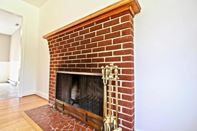 Building Photo - 5621 Bridlewood Dr