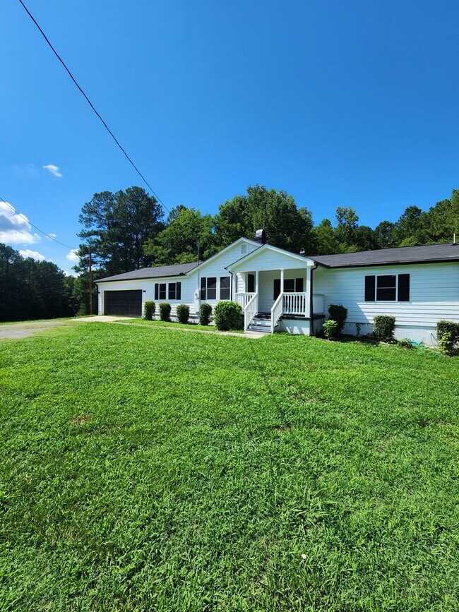 Building Photo - Apex-Durham /3BR Jordan Lake House