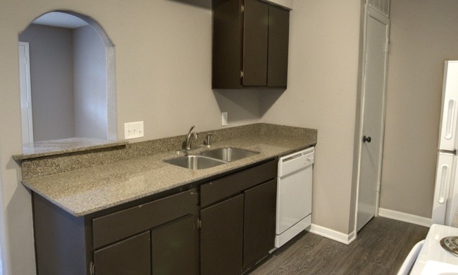 Building Photo - Oxford Oaks Apartments