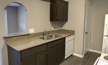 Building Photo - Oxford Oaks Apartments