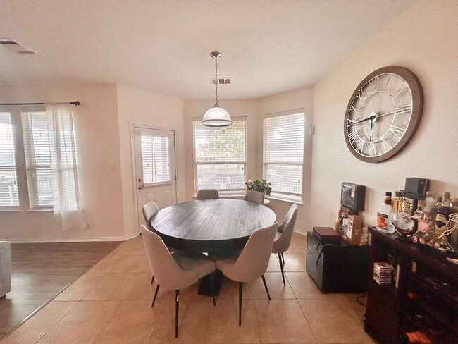 Building Photo - 5 BED/3 BATH GORGEOUS HOUSE FOR LEASE! AVA...