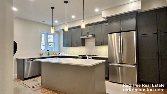 Building Photo - 10 Dwight St