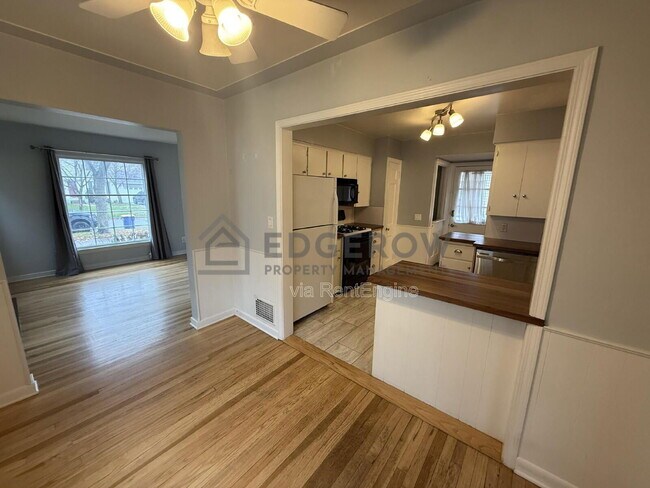 Building Photo - 844 Reynard St SE