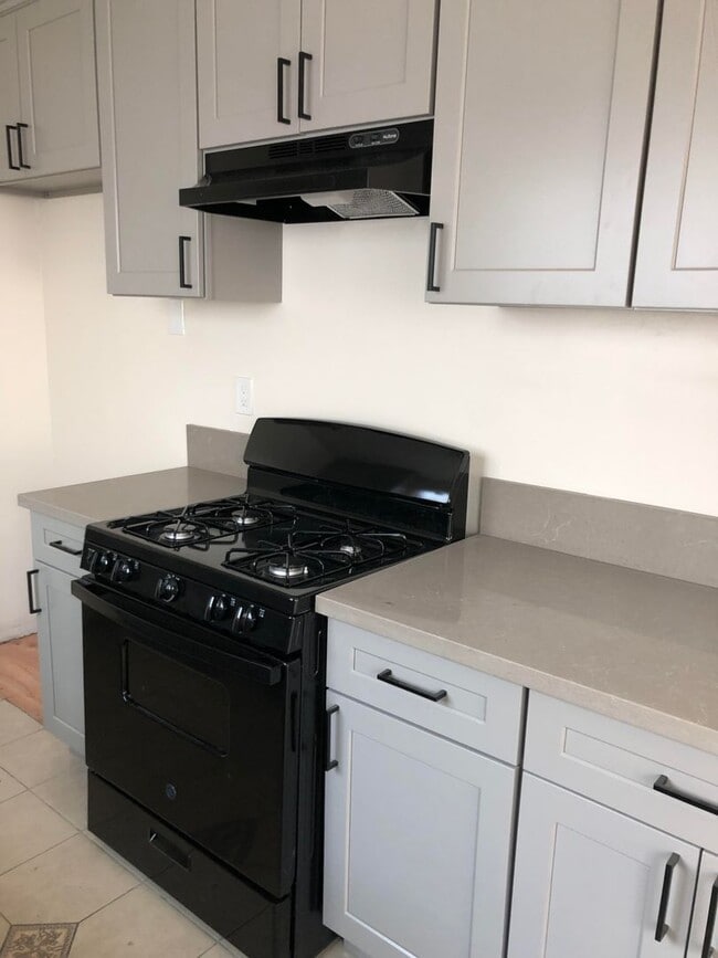 Building Photo - Newly remodeled 1 bedroom