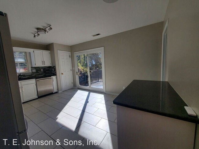 Building Photo - 3 br, 2.5 bath House - 4826 Tiffany Ave