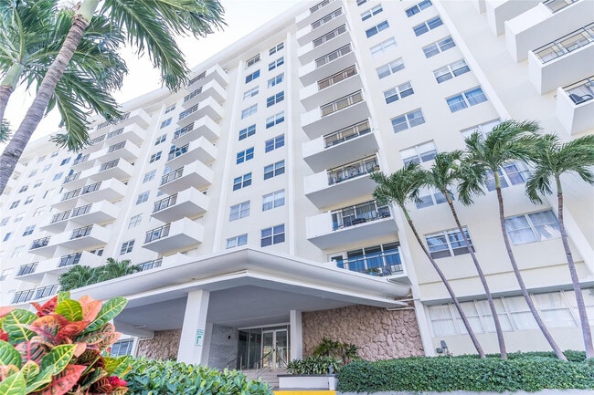 Foto del edificio - 401 Golden Isles Dr