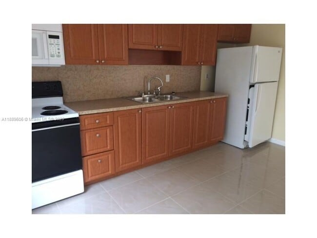 Foto del edificio - 5737 Simms St