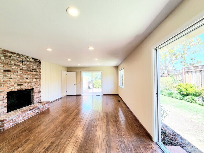Building Photo - Serene 2 bedroom home in the San Mateo hills