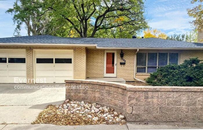 Foto principal - Charming 3-Bedroom Ranch-Style Home in the...