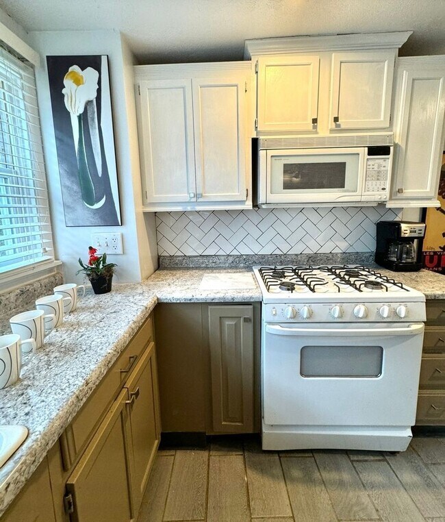 Building Photo - Charming 1BR House in Toledo
