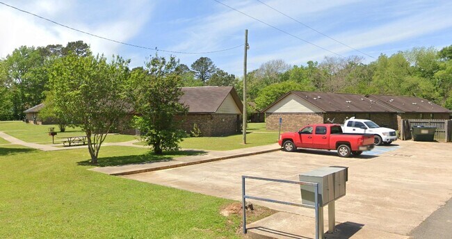 Building Photo - 329 Marcus St