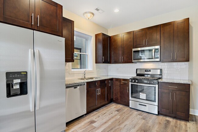 Building Photo - 6337 S Ellis Ave