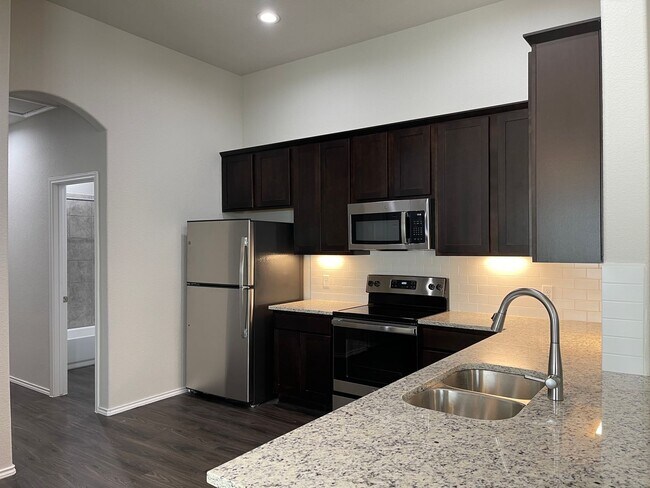 Foto del edificio - TOWNHOME FOR RENT