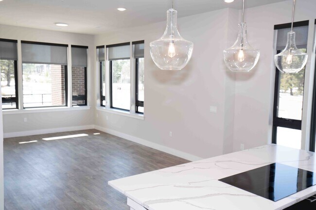 Foto del edificio - 6619 E Lowry Blvd