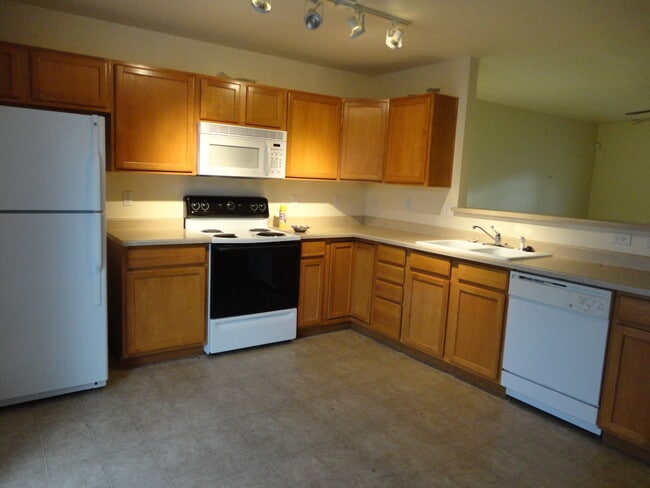 Building Photo - Single Family Home For Rent