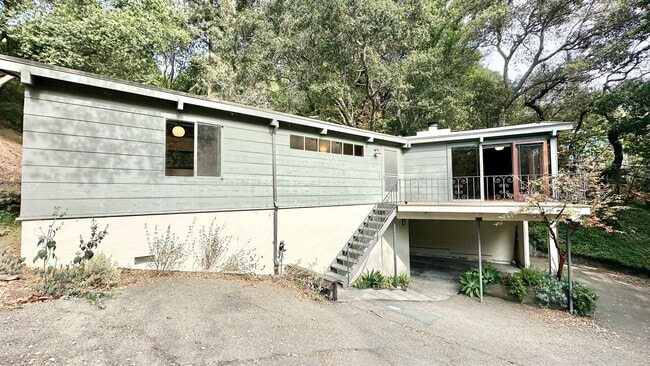 A Unique House Tucked Away - A Unique House Tucked Away