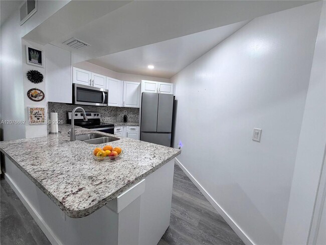 Foto del edificio - 9731 Fontainebleau Blvd