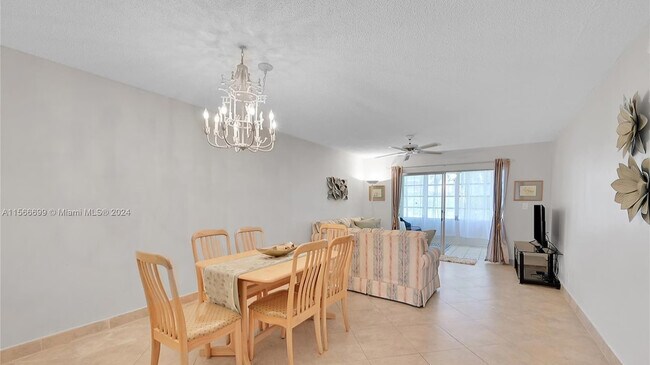 Building Photo - 1055 Country Club Dr