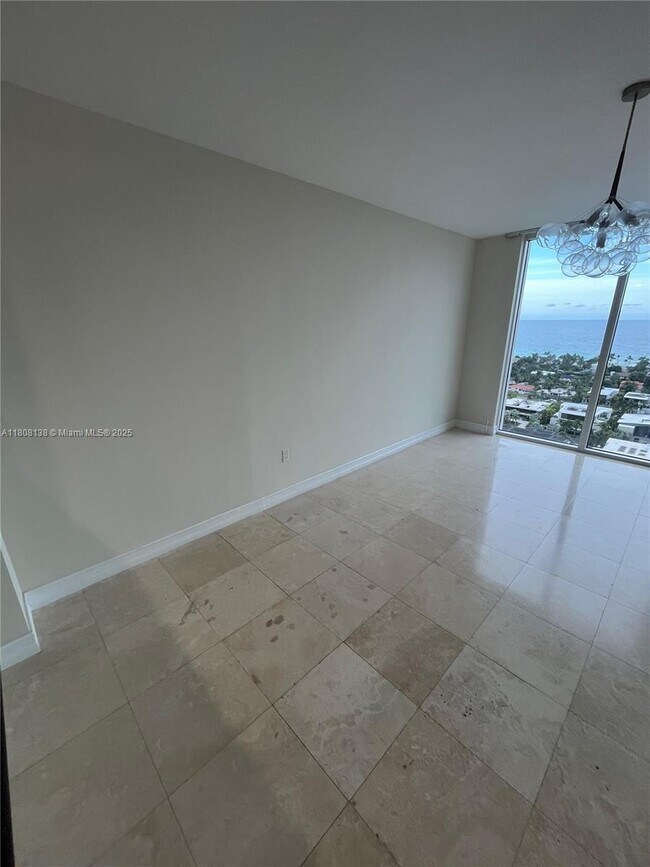 Building Photo - 20201 E Country Club Dr