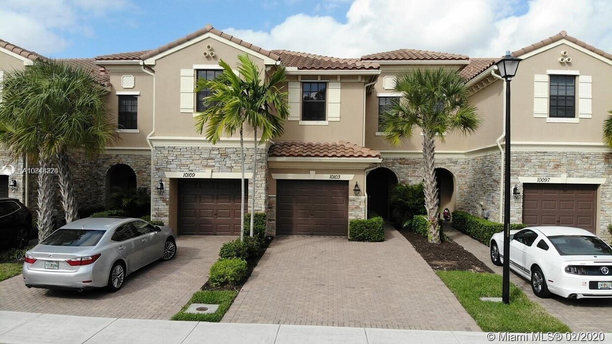 Foto principal - 10103 Wellington Parc Dr