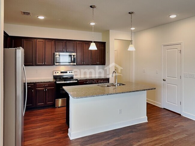 Foto del edificio - 33944 Night Lily Dr