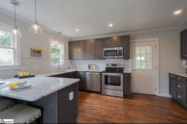 Building Photo - 6 Pleasant Ridge Ave