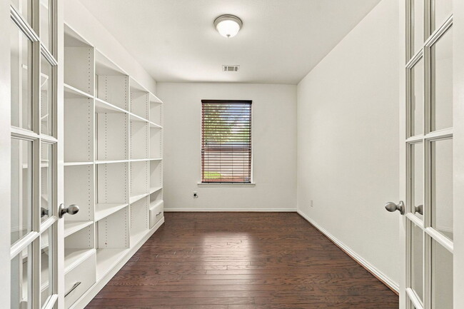 Building Photo - 10930 Kennowy Ct
