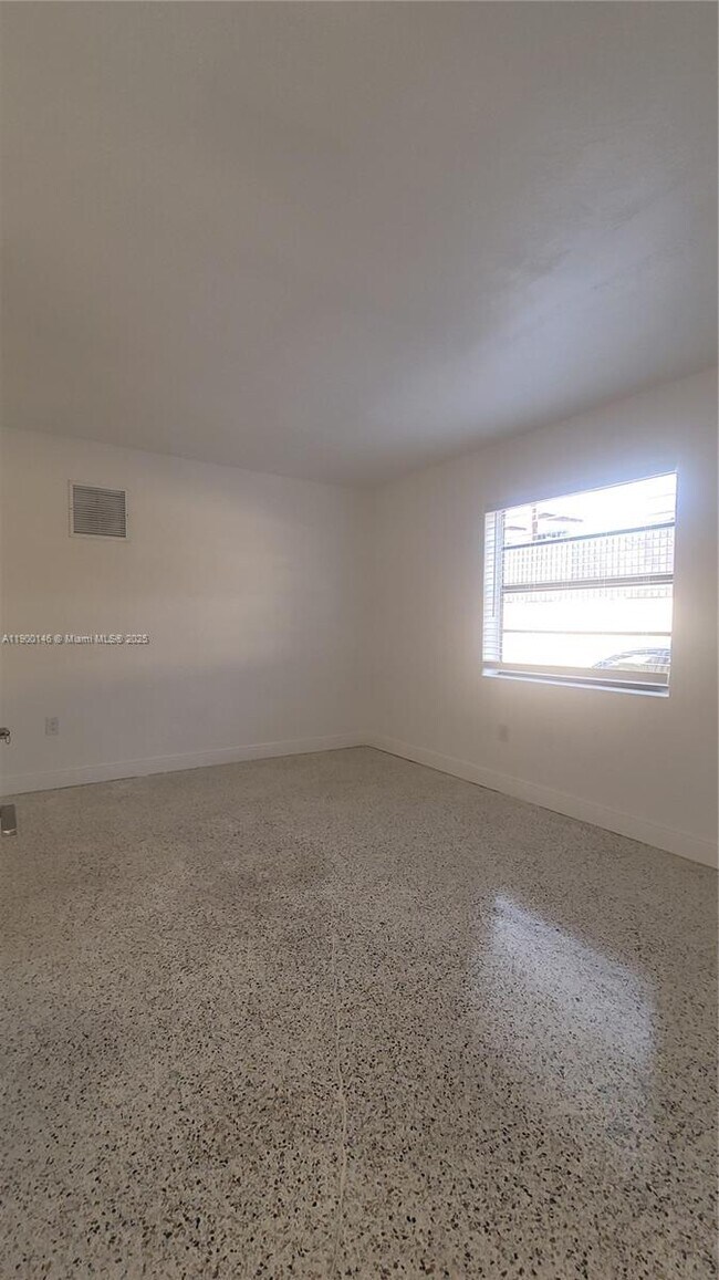 Foto del edificio - 34 E 21st St