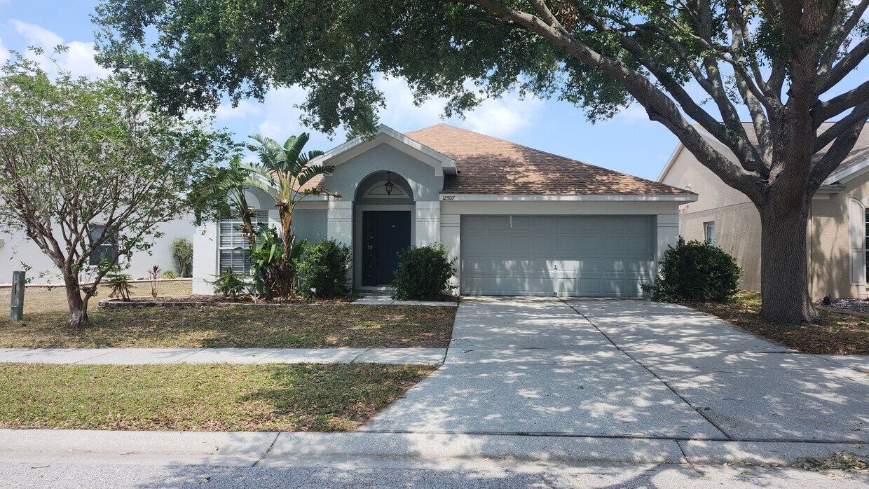 Primary Photo - 4 Bedroom Home Riverview