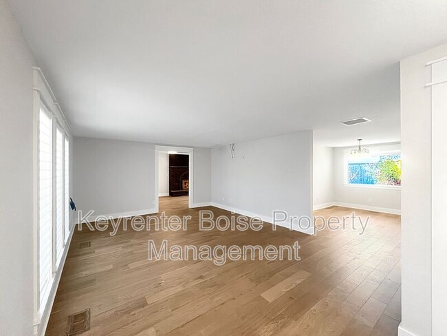 Foto del edificio - 10449 W Skycrest Dr
