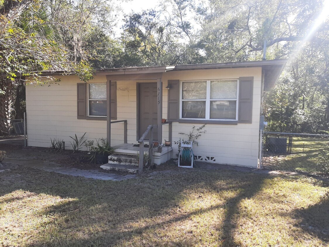 Primary Photo - 6715 W Virginia Ct