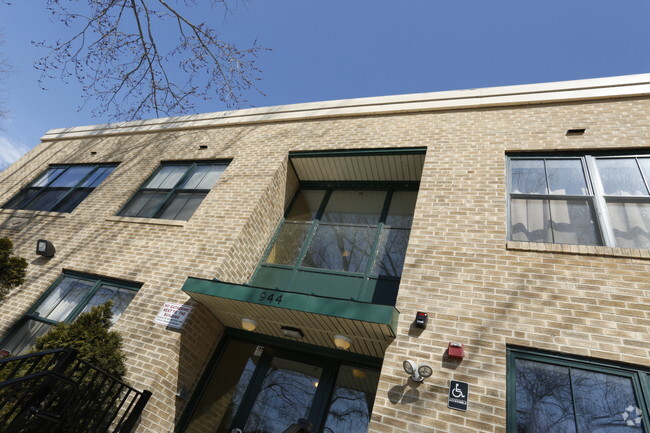 Foto del edificio - 944 Riverside Ave